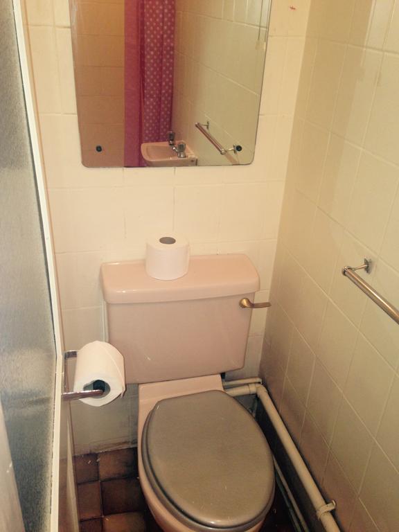 Peek-A-Booze - Budget Hotel - Adults Only Blackpool Habitación foto